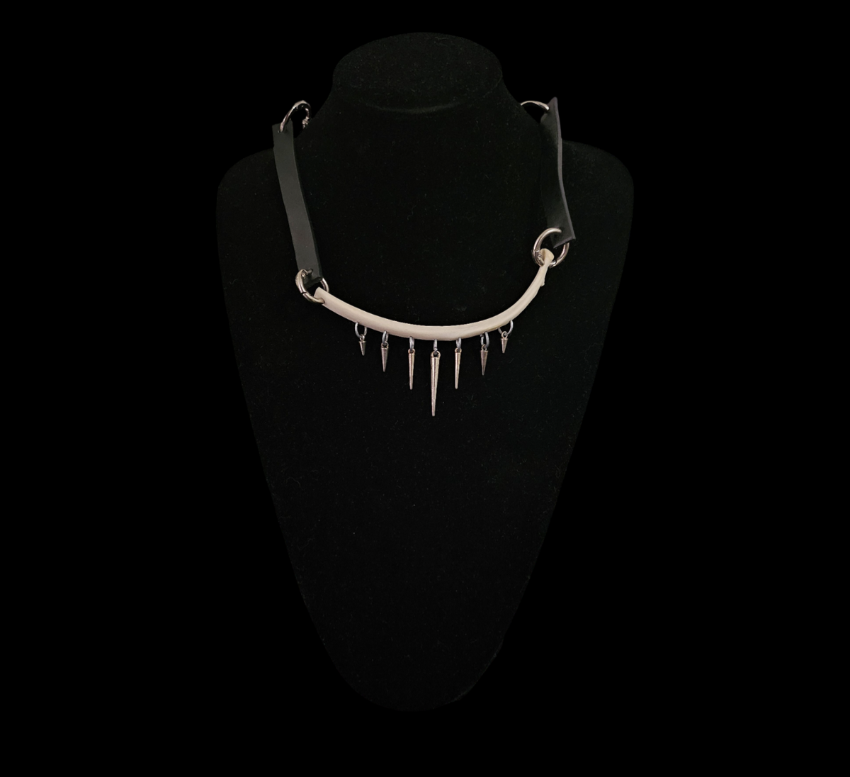 Ribs spike necklace