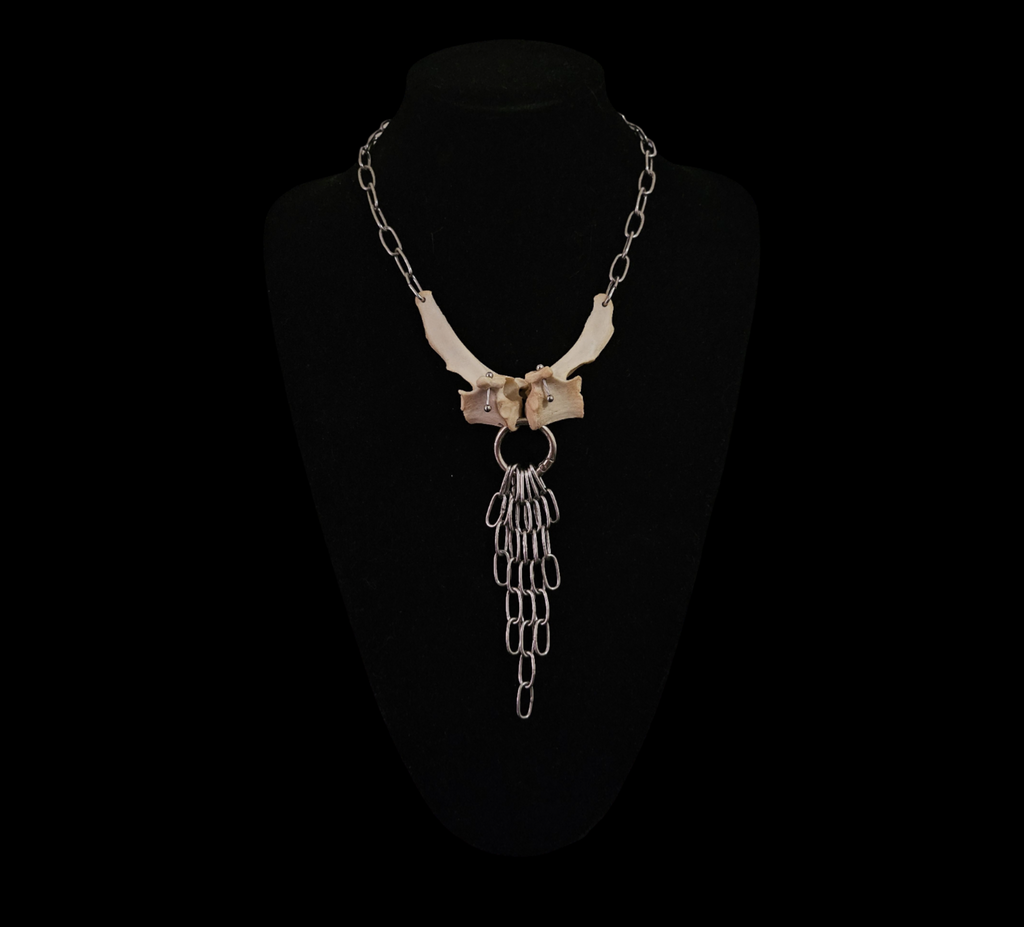 Chainless necklace
