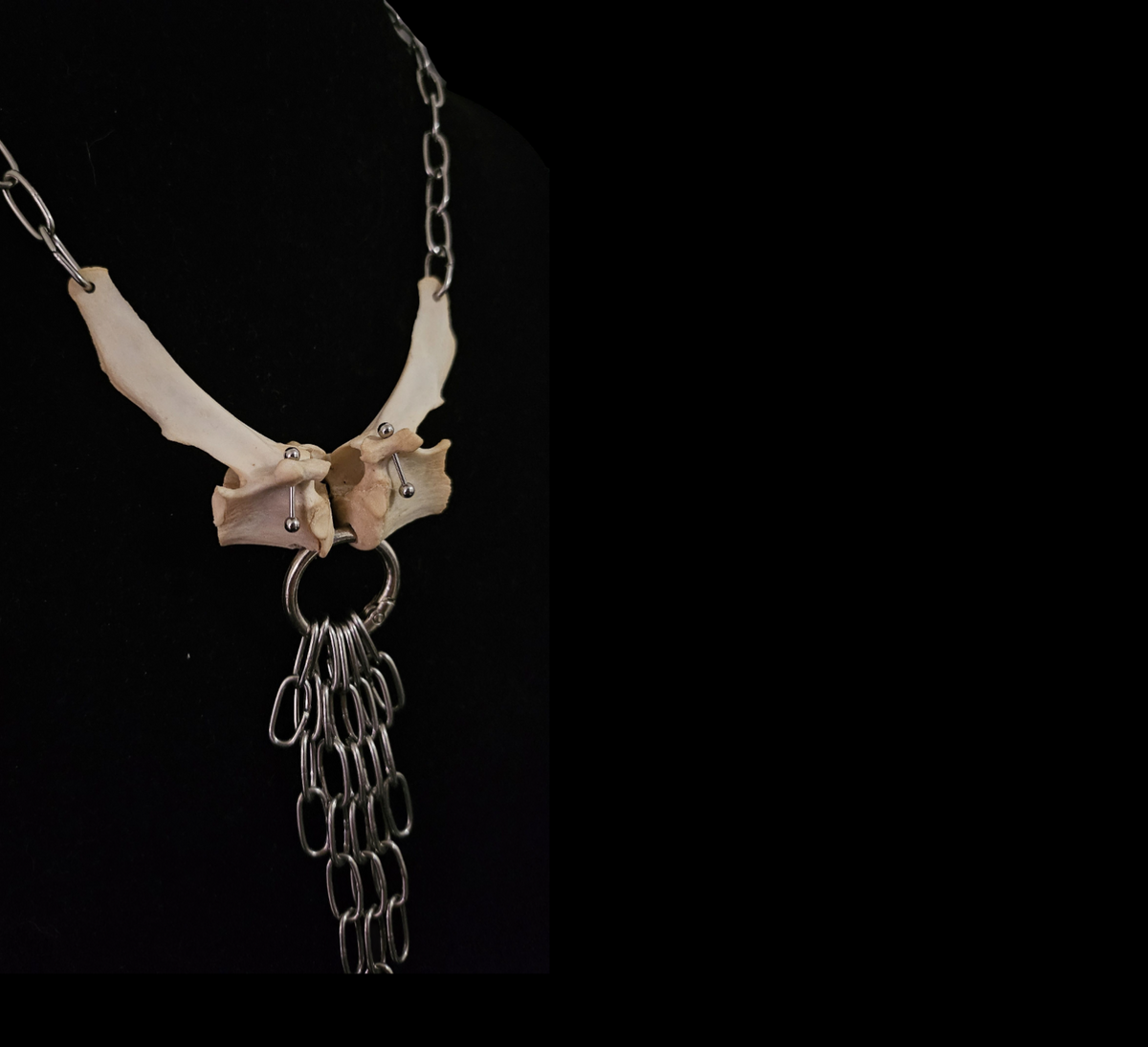 Chainless necklace