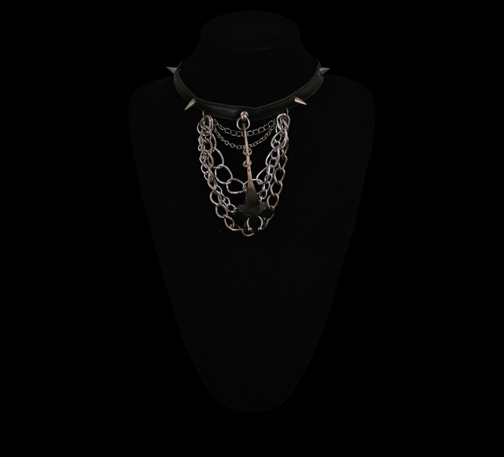 Chained black necklace