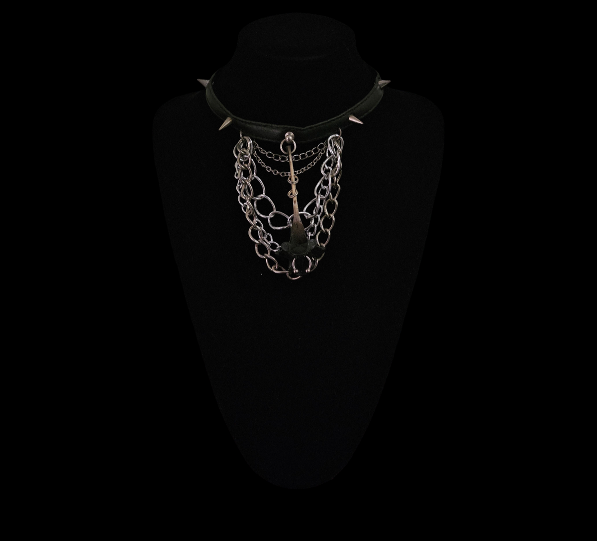 Chained black necklace