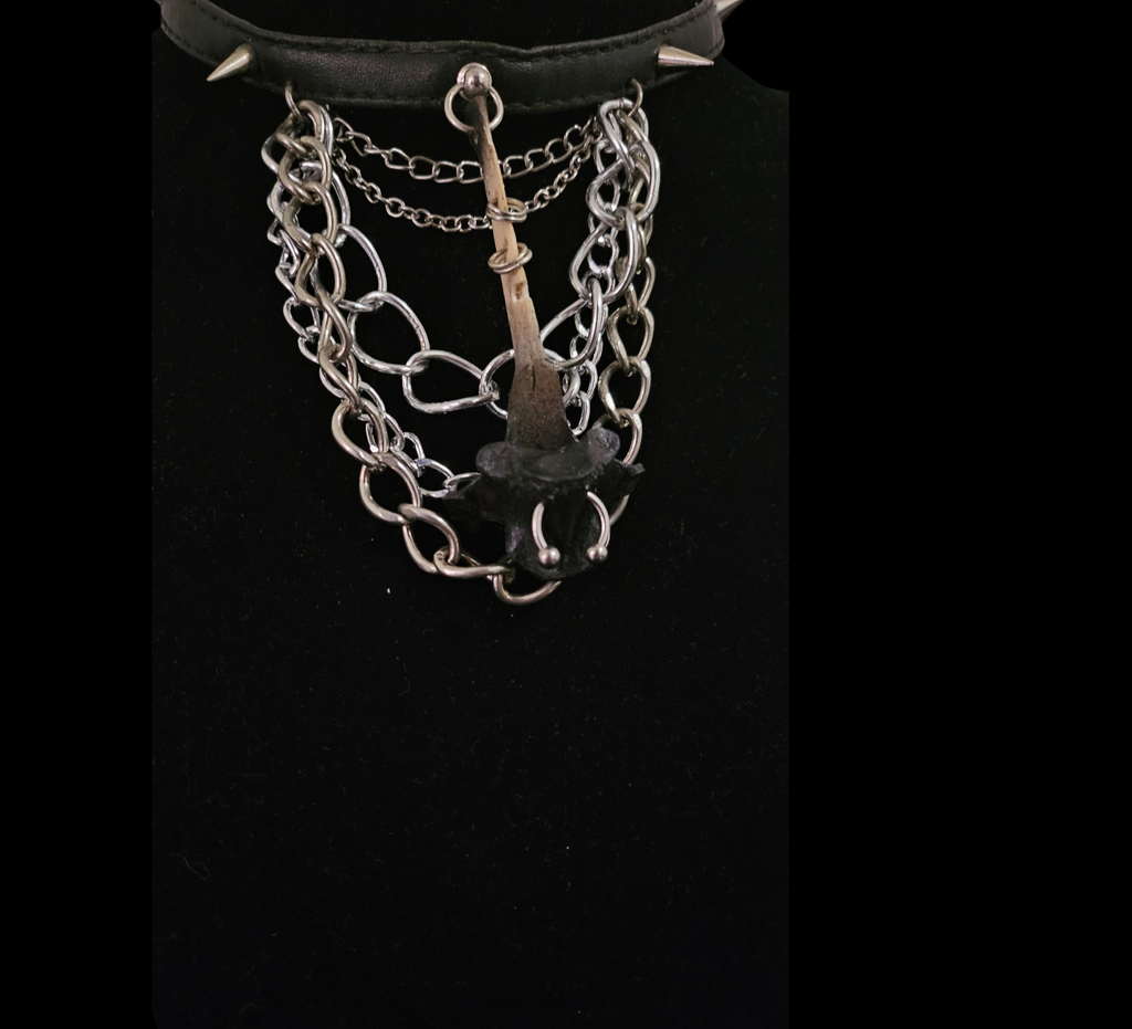 Chained black necklace