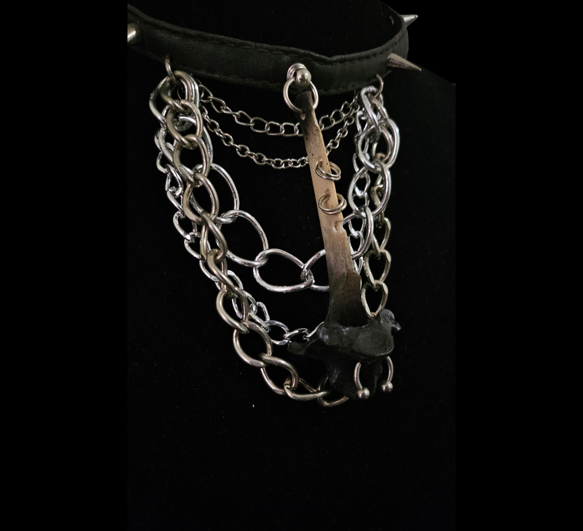 Chained black necklace