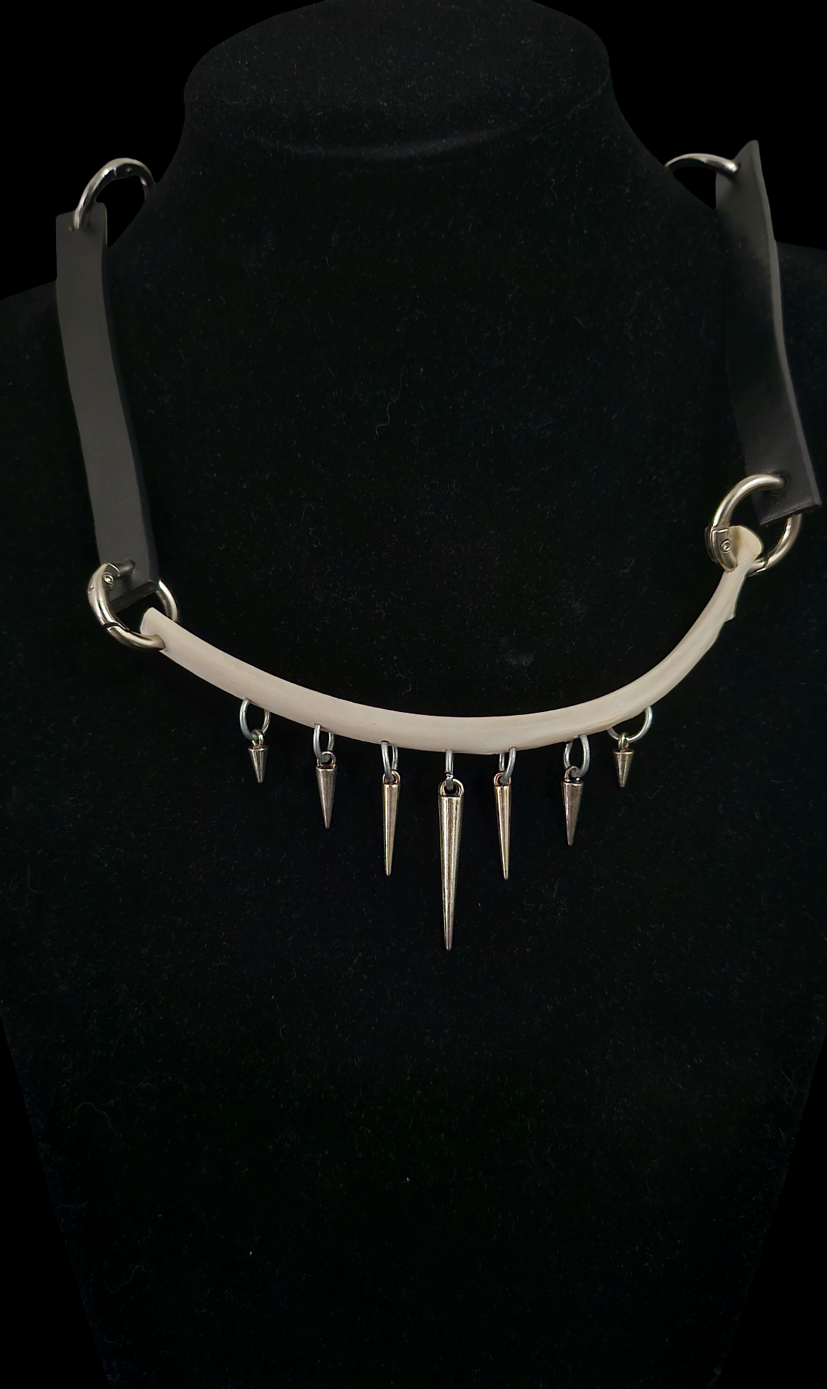Ribs spike necklace