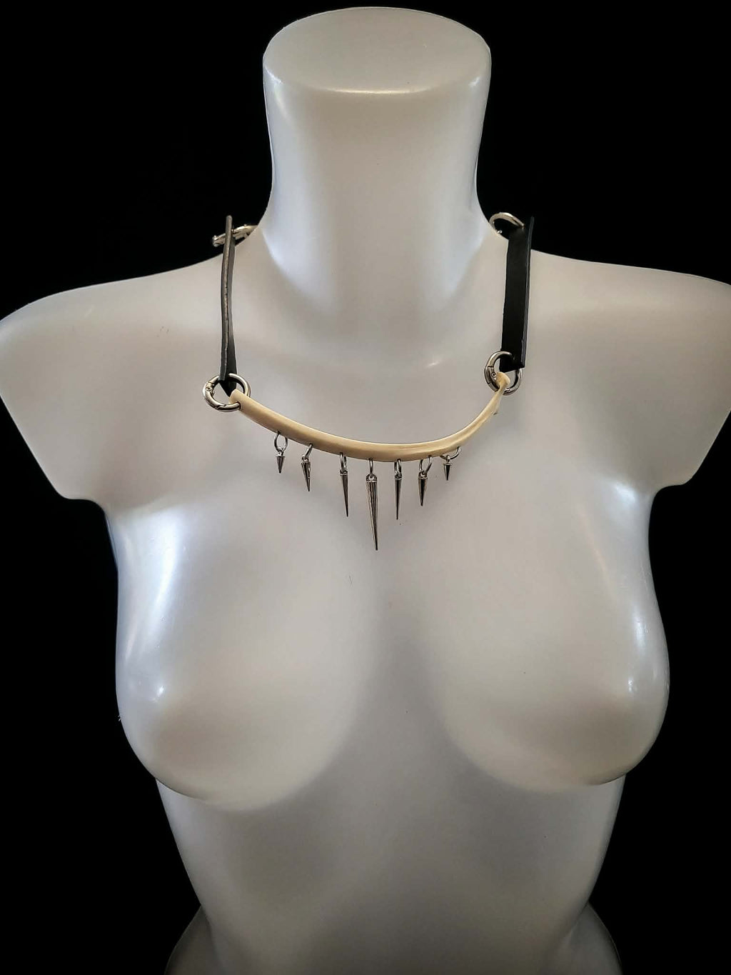 Ribs spike necklace