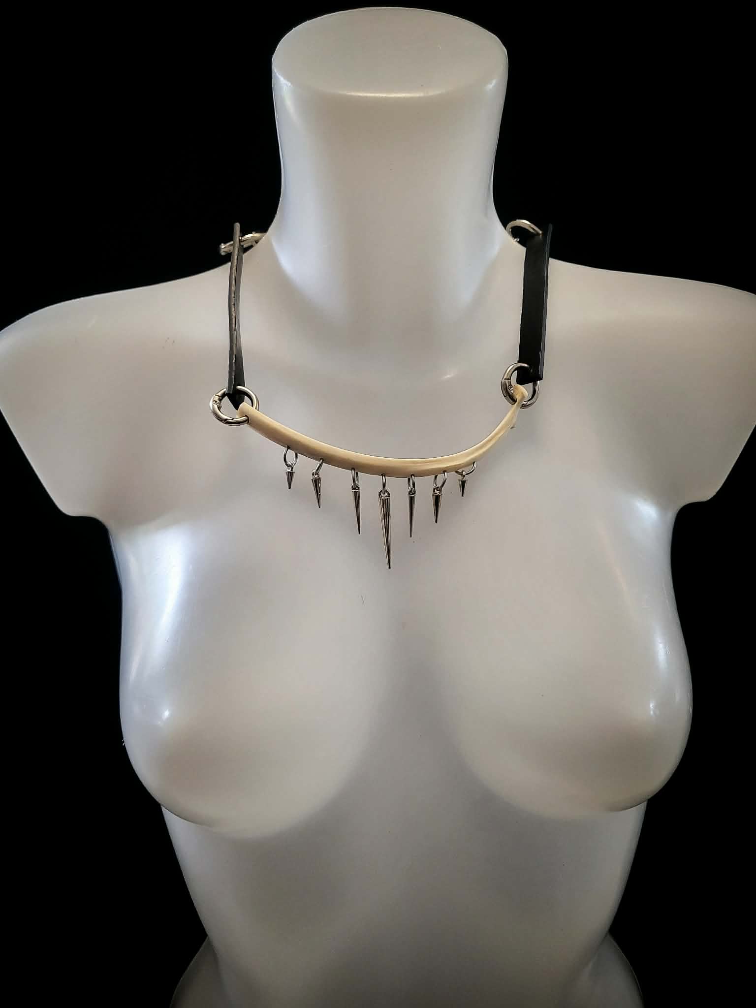 Ribs spike necklace