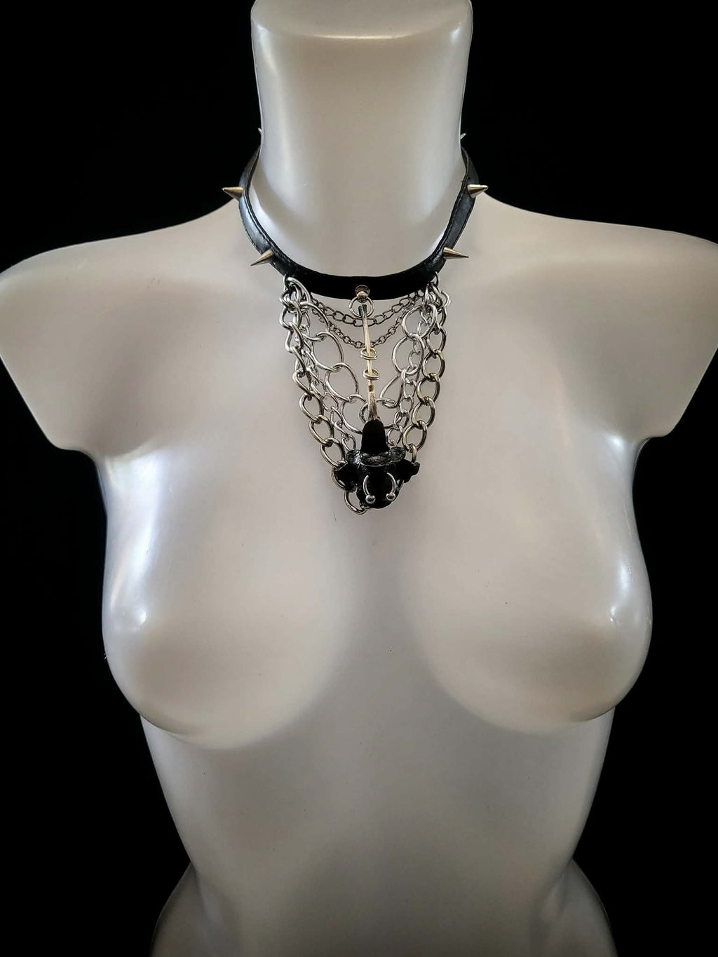 Chained black necklace