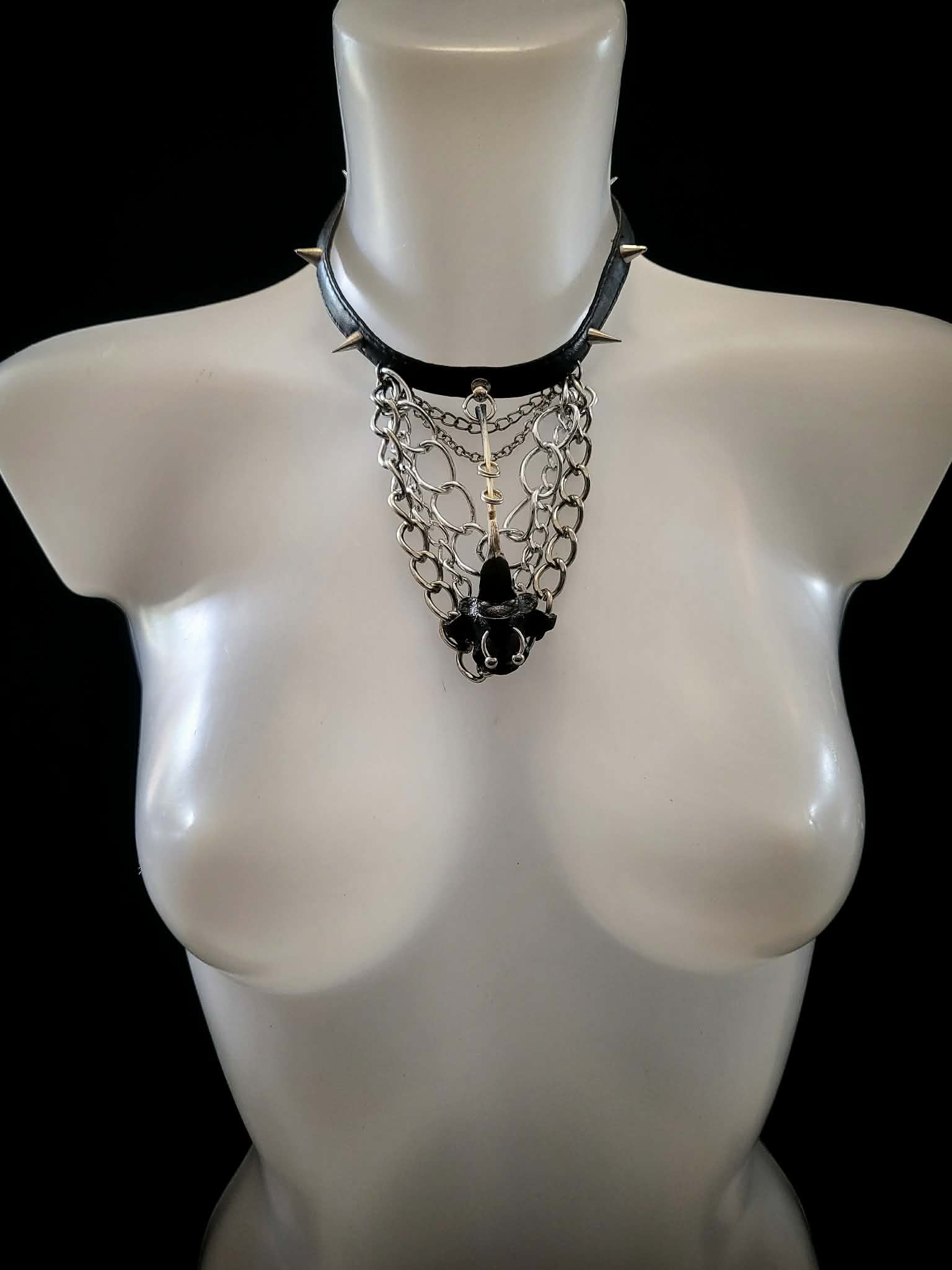 Chained black necklace